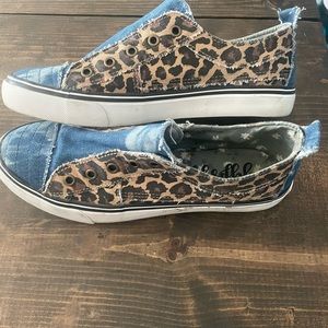 Flat cheetah blue shoes